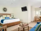 Студия с видом на бассейн