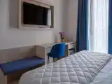 Двухместный номер Стандарт с частичным видом на море