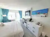Двухместный номер Стандарт с балконом и с видом на бассейн