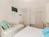 Трёхместный номер Deluxe с балконом и с видом на море