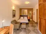 Люкс Luxury c 1 комнатой с красивым видом из окна