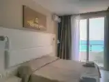 Двухместный номер Стандарт с балконом и с частичным видом на море