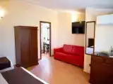Трёхместный номер Стандарт с видом на бассейн
