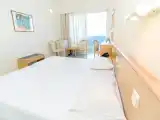 Двухместный номер Стандарт с частичным видом на море