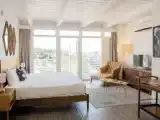 Студия с видом на город