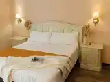 Трёхместный номер Комфорт с частичным видом на море