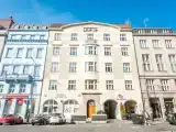 Кровать в общем номере с 2 комнатами