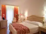 Трёхместный номер Стандарт с видом на бассейн