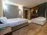 Трёхместный номер Стандарт с видом на бассейн
