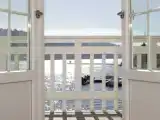 Шестиместный коттедж с 3 комнатами с видом на море