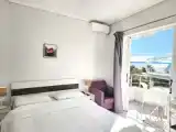 Двухместный номер Стандарт с частичным видом на море