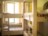Кровать в общем номере для мужчин