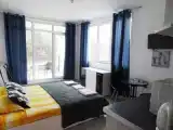Студия с балконом и с красивым видом из окна