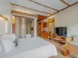 Двухместный номер Pool Access Deluxe с балконом