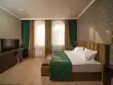 Четырёхместный семейный номер Deluxe с красивым видом из окна