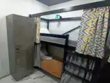 Кровать в общем номере (женский номер) с красивым видом из окна