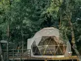 Тент с балконом и с красивым видом из окна