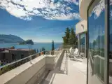 Апартаменты с 2 комнатами с балконом и с красивым видом из окна