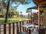 House Cedar с балконом и с красивым видом из окна