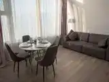 Коттедж с балконом и с красивым видом из окна