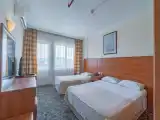 Трёхместный номер Стандарт с балконом