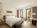 Номер Делюкс King с балконом