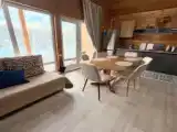 Коттедж с 2 комнатами с балконом