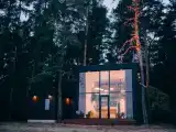 Четырёхместный коттедж 2 отдельные кровати и двуспальная кровать