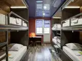 Кровать в общем женском номере (верхнее спальное место) с 6 кроватями