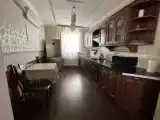 Шестиместный коттедж с балконом и с красивым видом из окна