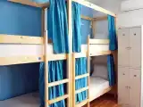 Кровать в общем номере (мужской номер)