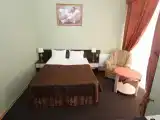 Четырёхместный номер Стандарт с 2 комнатами с балконом