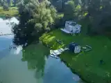 Четырёхместный коттедж с видом на озеро двуспальная кровать