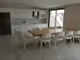 Четырёхместный люкс с балконом и с красивым видом из окна