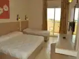 Трёхместный номер Стандарт с балконом