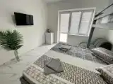 Трёхместный номер с балконом и рядом с пляжем
