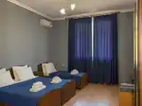 Трёхместный номер Улучшенный с балконом и с видом на город