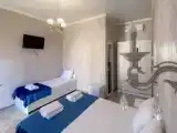 Трёхместный люкс с видом на внутренний двор