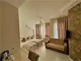 Люкс с диваном семейный с красивым видом из окна