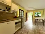 Двухместный коттедж с балконом и с красивым видом из окна