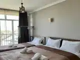 Трёхместный номер Эконом с балконом и с красивым видом из окна