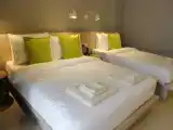 Трёхместный семейный номер Deluxe с балконом и с видом на город