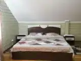 Коттедж с балконом и с красивым видом из окна