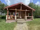 Коттедж с балконом и с красивым видом из окна