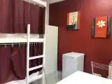 Кровать в общем номере (мужской номер)