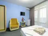 Трёхместный номер Стандарт с балконом и с видом на город