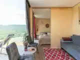Семейный коттедж с балконом и с видом на горы