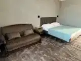 Четырёхместный номер Deluxe с балконом и с видом на бассейн