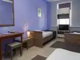 Кровать в общем номере (женский номер) с видом на город