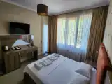 Двухместный номер Стандарт с балконом и с частичным видом на море